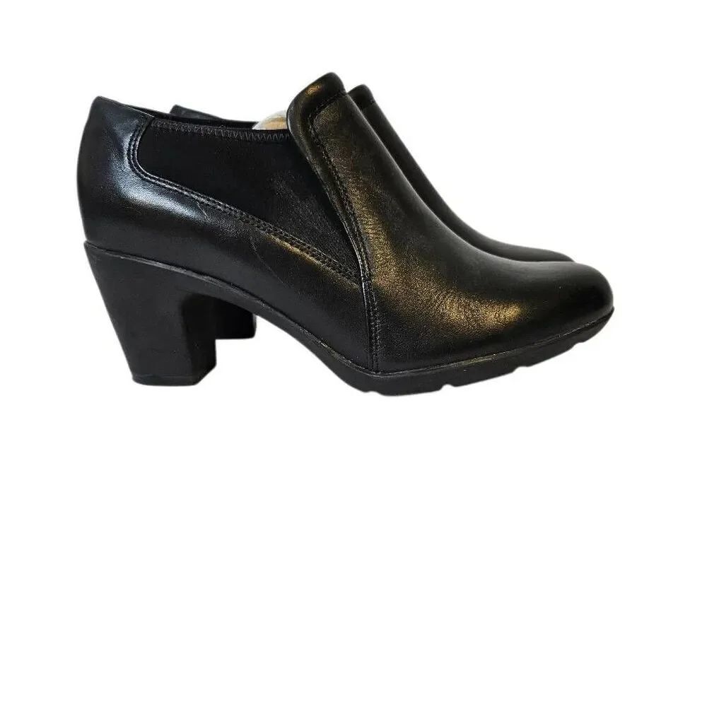 Clarks Linnae Way black leather heeled ankle booties. 8.5